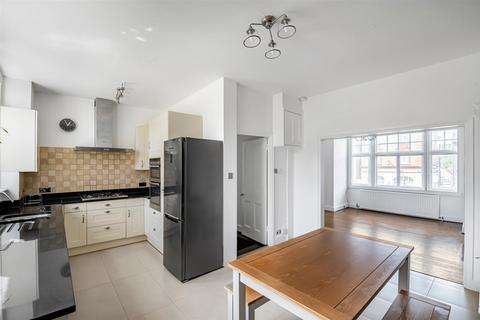 3 bedroom flat for sale, Cowley Mansions, Mortlake, London, SW14