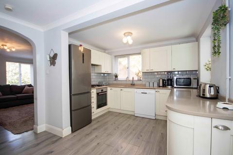 4 bedroom detached house for sale, Lawrence Orchard, Chorleywood, WD3