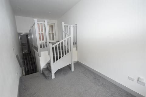 Studio to rent, Dame Alice Street Bedford
