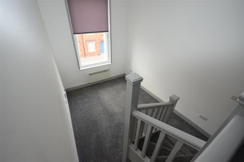 Studio to rent, Dame Alice Street Bedford