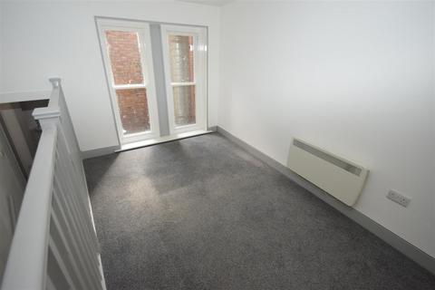 Studio to rent, Dame Alice Street Bedford