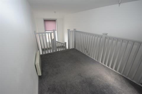 Studio to rent, Dame Alice Street Bedford
