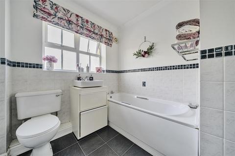 4 bedroom detached house for sale, Eaton Court, Tetchill.