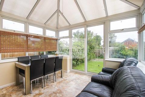 3 bedroom detached house to rent, Stanton Road, Luton LU4