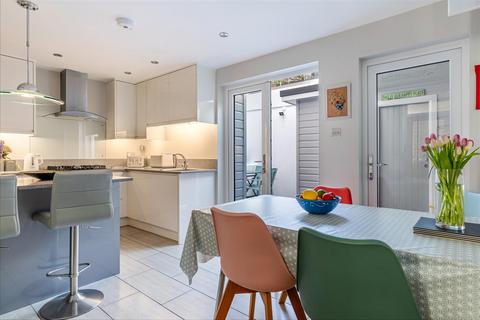 3 bedroom apartment for sale, Clarence Street, Dartmouth