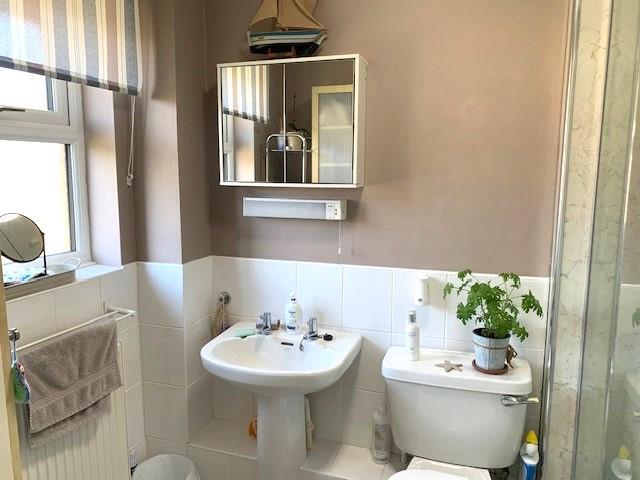 3 piece shower room