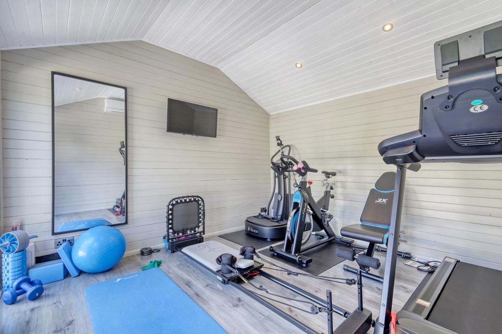 Outbuilding/Gym