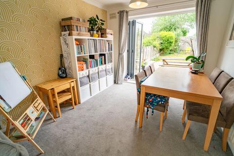 27 Colesbourne Road, Solihull, B92 8LE