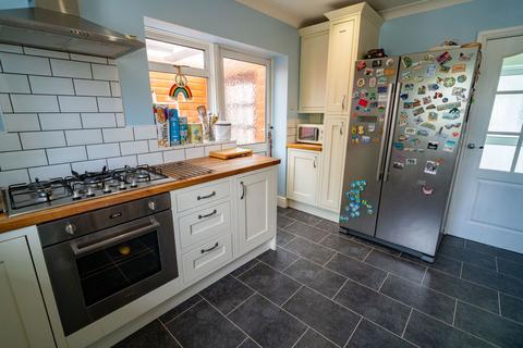 27 Colesbourne Road, Solihull, B92 8LE