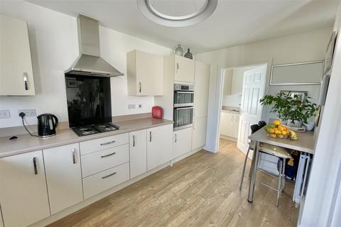 11 Abbotts Drive, Evesham, WR11 2RY