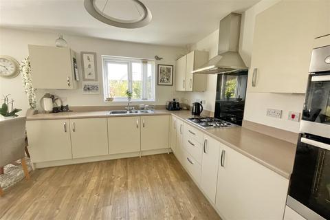 11 Abbotts Drive, Evesham, WR11 2RY