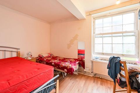 2 bedroom flat for sale, Bromley High Street, London E3