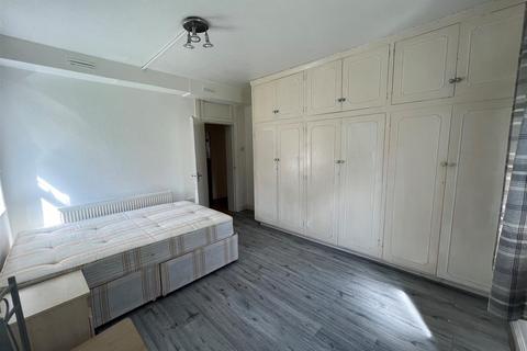 3 bedroom apartment to rent, Gilda Court, Watford Way, Hendon, London, NW7