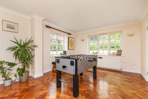 Highland Lanham Lane, Winchester, SO22 5JS