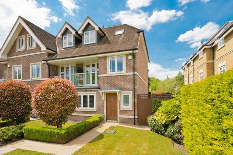 6 Thomas More Gardens, Esher, KT10 8EW
