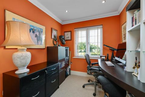 6 Thomas More Gardens, Esher, KT10 8EW