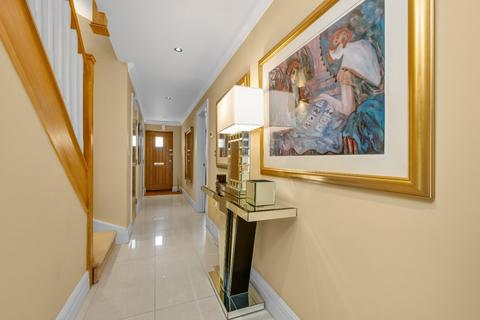 6 Thomas More Gardens, Esher, KT10 8EW