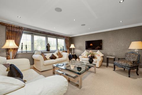 6 Thomas More Gardens, Esher, KT10 8EW