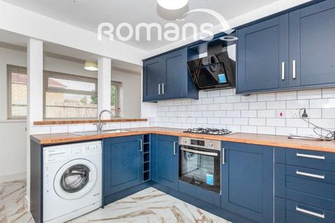2 bedroom semi-detached house to rent, Smiths Lane, Windsor, SL4