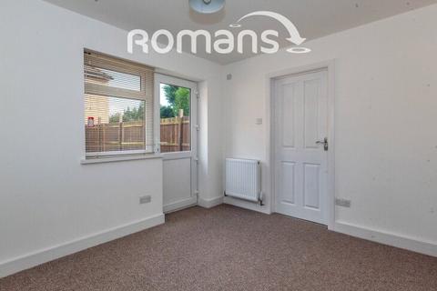 2 bedroom semi-detached house to rent, Smiths Lane, Windsor, SL4