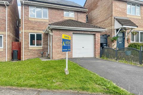 3 bedroom detached house for sale, Clos Ysbyty Cimla, Neath