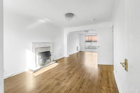 3 bedroom detached house for sale, Clos Ysbyty Cimla, Neath