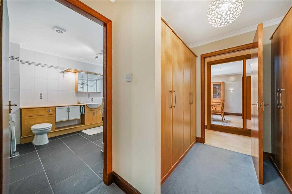 Dressing Area / Walk