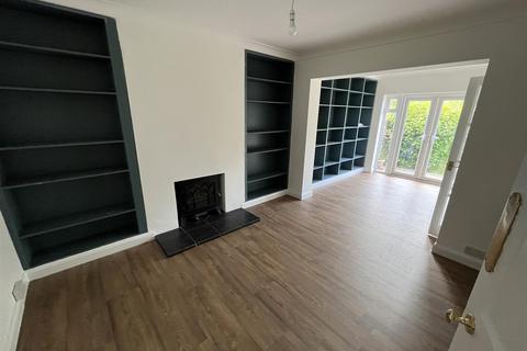 3 bedroom semi-detached house to rent, Canesworde Road, Dunstable