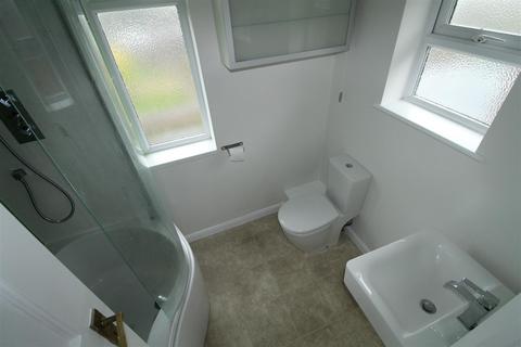 3 bedroom semi-detached house to rent, Canesworde Road, Dunstable