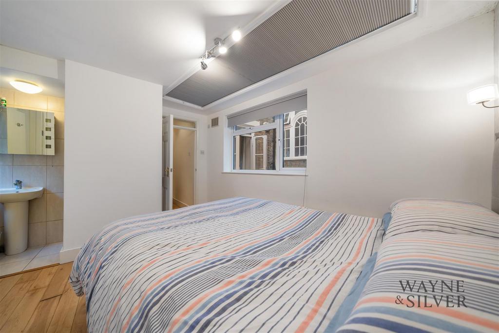 Holly Hill, NW3