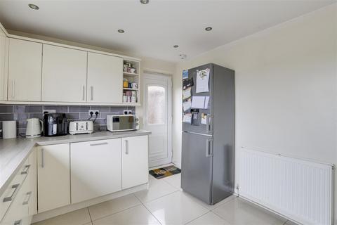 3 bedroom semi-detached house for sale, Perlethorpe Close, Gedling NG4