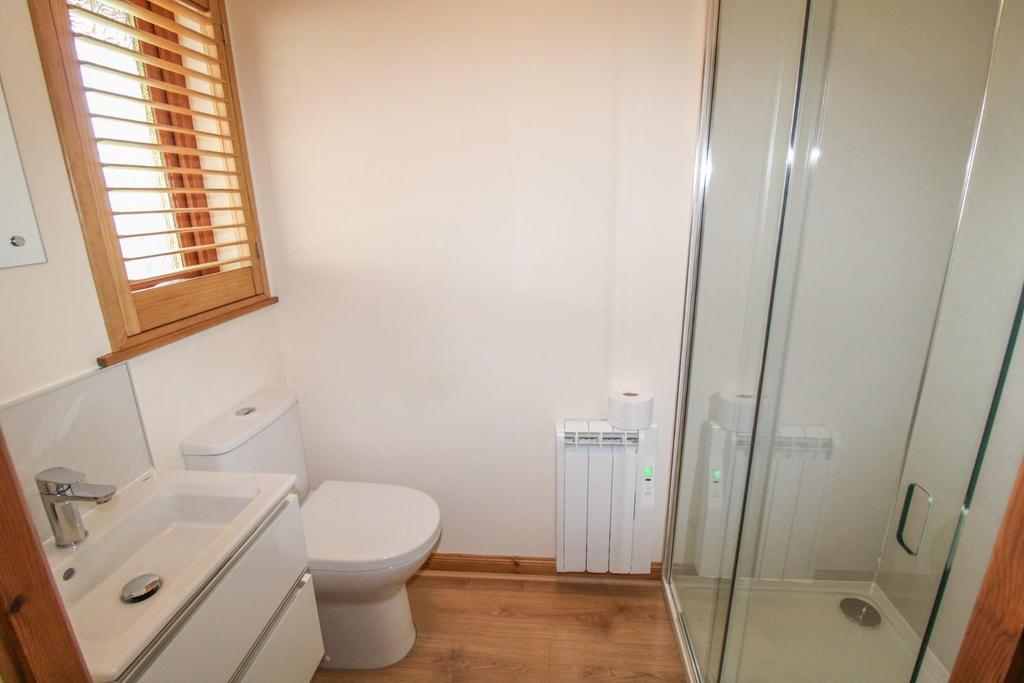SHOWER ROOM-2.jpg