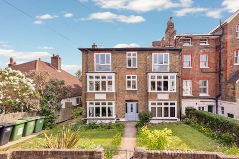3 bedroom flat for sale, Lowther Hill, London SE23