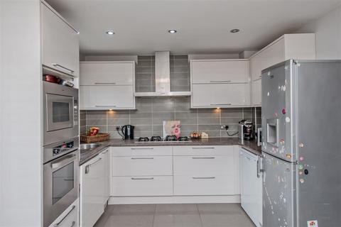 6 Cornstone Fold, Leeds, LS12 5SX