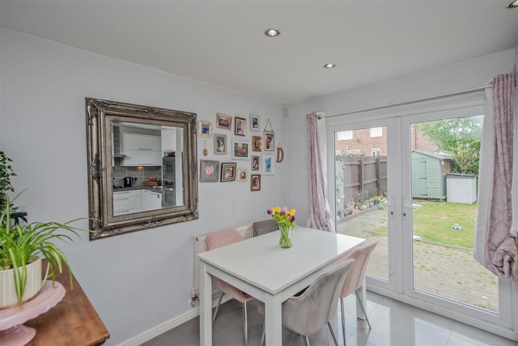 Fitted Dining Kitchen: