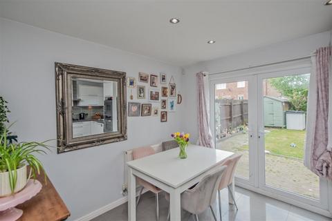 6 Cornstone Fold, Leeds, LS12 5SX