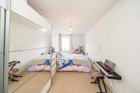 1 bedroom flat for sale, High Road, London NW10