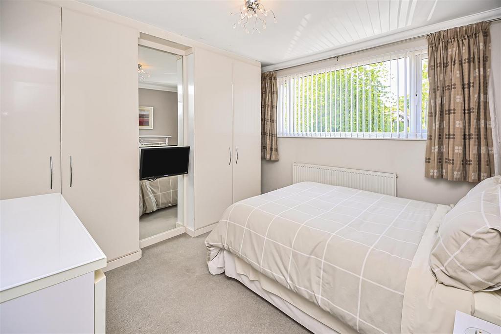 42 Green Lane Bedroom 1 (1).jpg