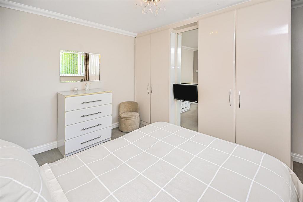 42 Green Lane Bedroom 1 (2).jpg