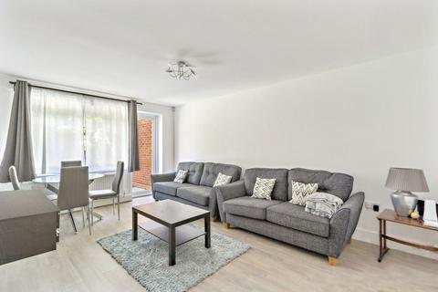 2 bedroom flat to rent, Abbey Close, Pinner, HA5