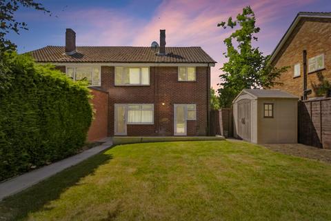 2 bedroom flat to rent, Abbey Close, Pinner, HA5