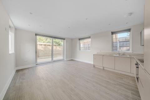 1 bedroom bungalow to rent, Tommy Mews 16 St Marys Road Peckham SE15