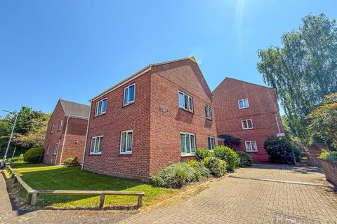 2 bedroom ground floor flat for sale, Lisieux Court, Haywood Road, Blackbrook, Taunton.