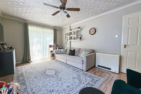 2 bedroom ground floor flat for sale, Lisieux Court, Haywood Road, Blackbrook, Taunton.