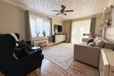 2 bedroom ground floor flat for sale, Lisieux Court, Haywood Road, Blackbrook, Taunton.