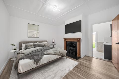 34 Kitchener Avenue, Gravesend, DA12 5HZ
