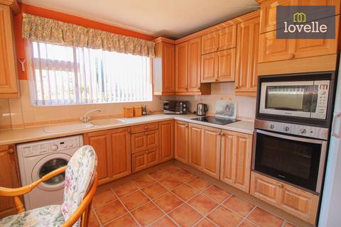 2 bedroom detached bungalow for sale, Lyndon Way, Louth LN11