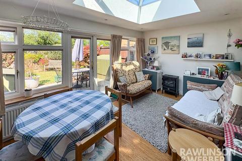 10 Thames Meadow, West Molesey, KT8 1TQ