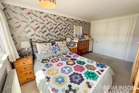 10 Thames Meadow, West Molesey, KT8 1TQ