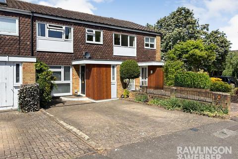10 Thames Meadow, West Molesey, KT8 1TQ